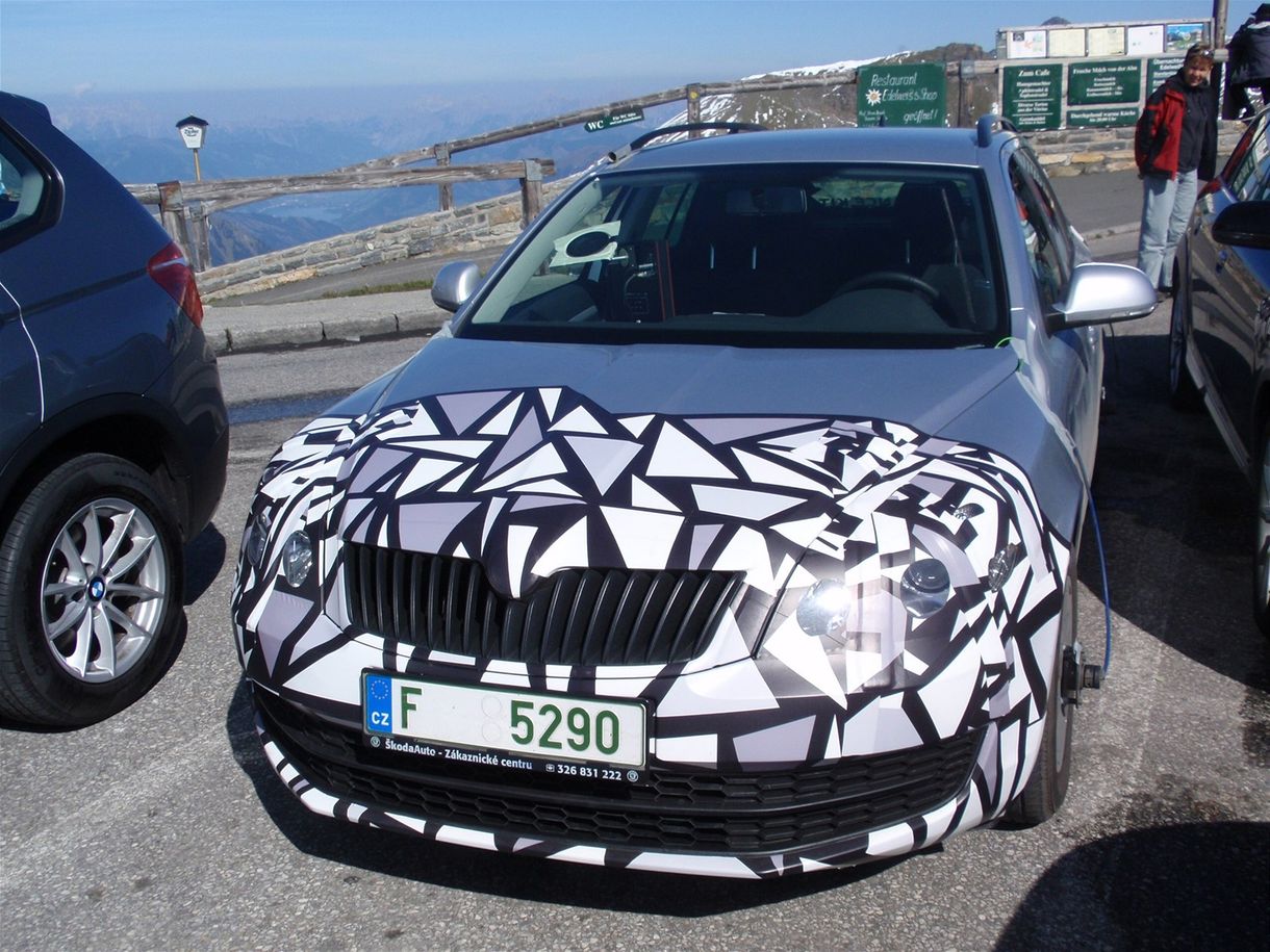 Fotó: nem nagyon takargatják már az új Skoda Octaviát