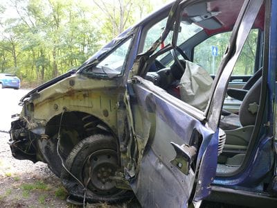 Lehámozta a pótkocsi a Fiatot - fotó