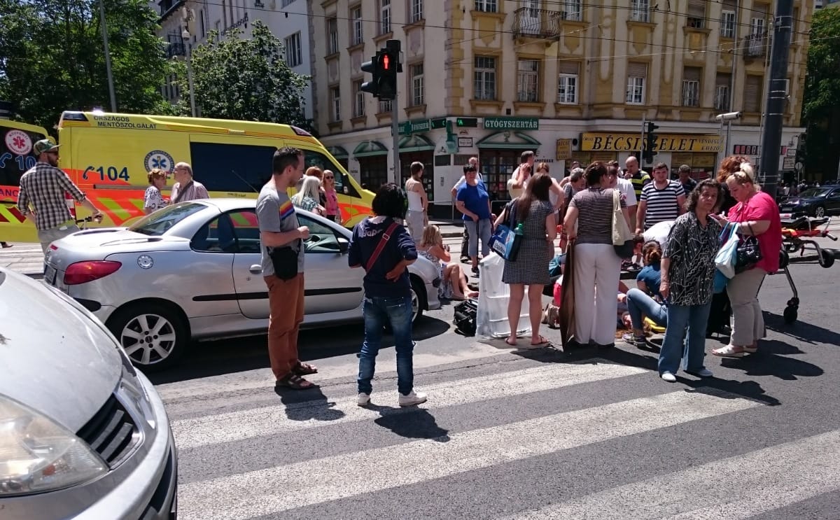 Elgázoltak két embert a Margit hídnál (fotó)