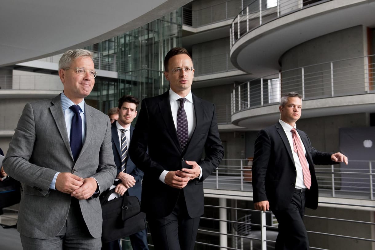 CDU-elnökjelölt: Már most eljárást kell indítani Magyarország ügyében az EU-ban