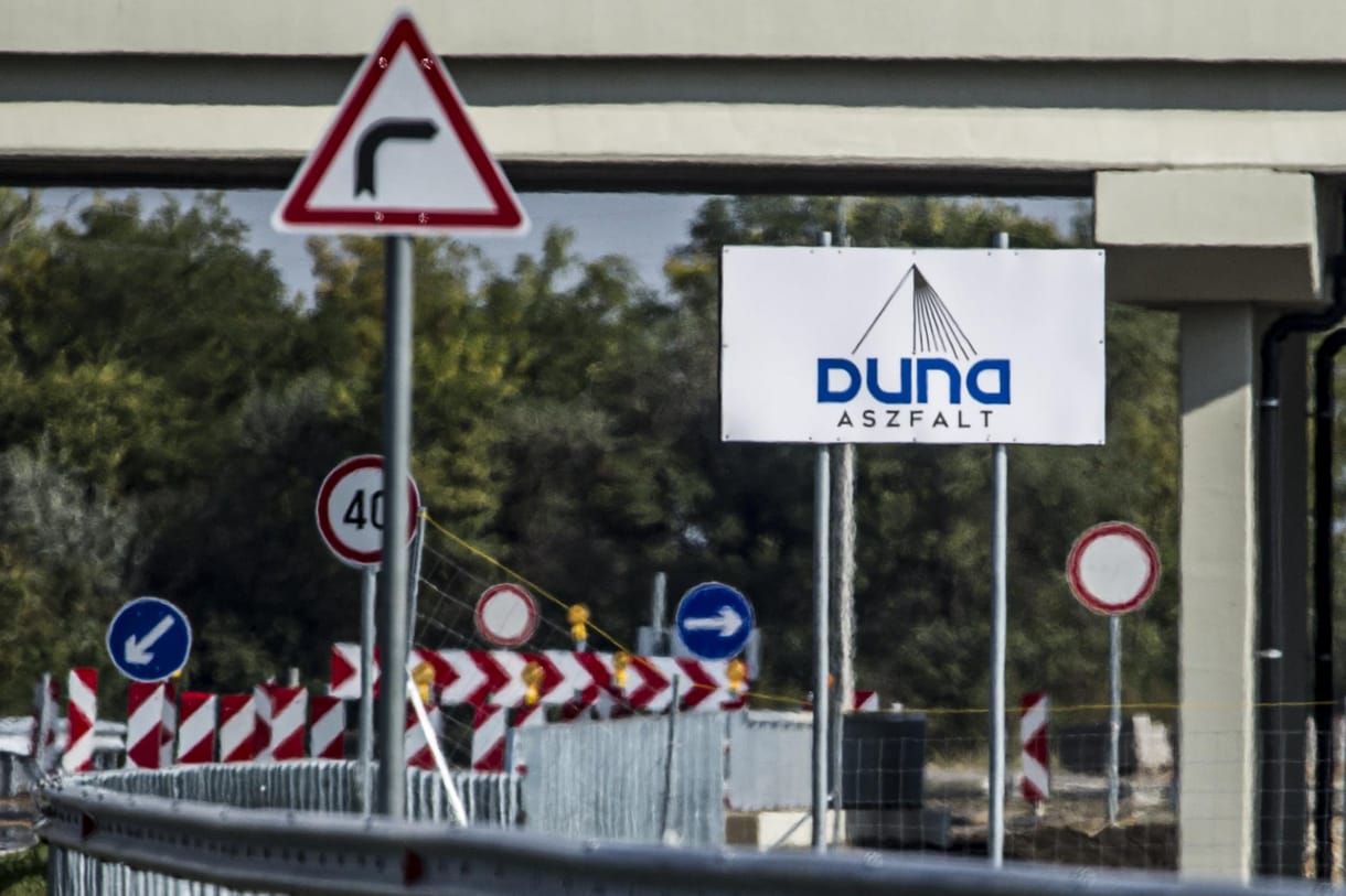 Szíjj László 7 milliárdot vett ki a Duna Aszfaltból