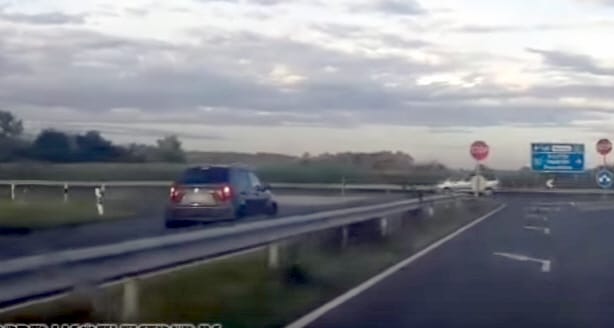 Ki tudja, hol hajthatott fel szemből az M1-esre ez a Suzuki – videó 