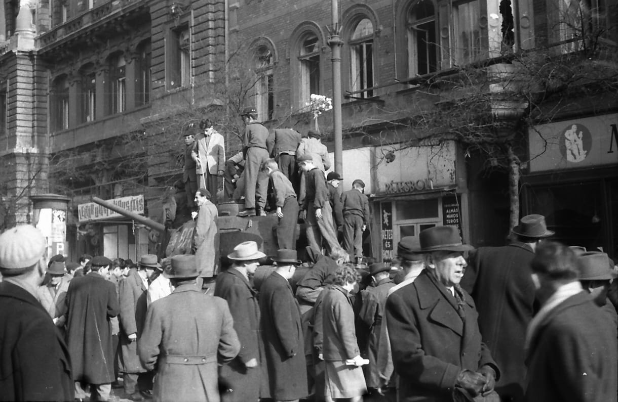„Mit ünnepeljünk azon, hogy sok ember meghalt?” – Ilyen a kamaszok 1956-képe