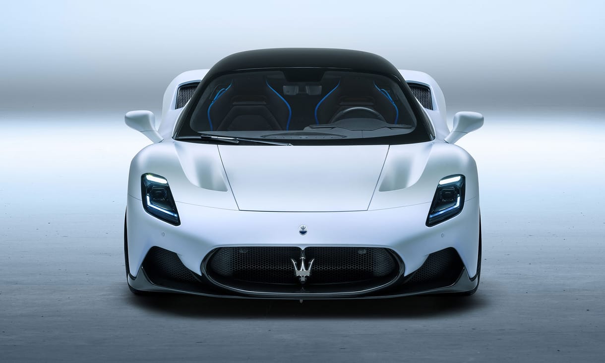 Versenypályán tökéletesítik a Maserati 630 lóerős új közúti sportkocsiját – fotók