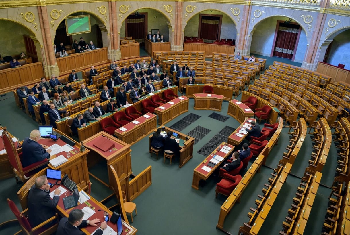 135 millió forint az, hogy az MSZP és a Párbeszéd külön frakciót alakít
