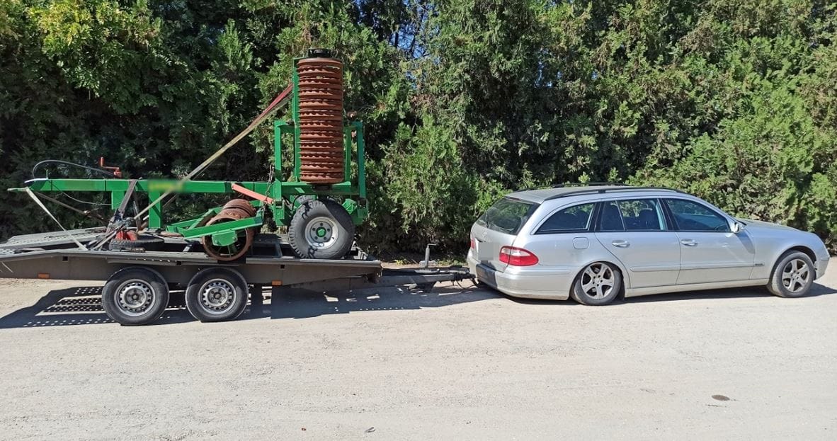 Aszfalton csúszó Mercedest fogtak az M5-ösön, de nem csak ez volt a probléma