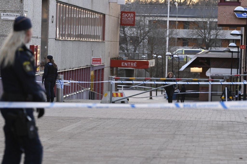 Gyermeke szeme láttára lőttek agyon egy svéd férfit, miután összeszólalkozott egy helyi bandával