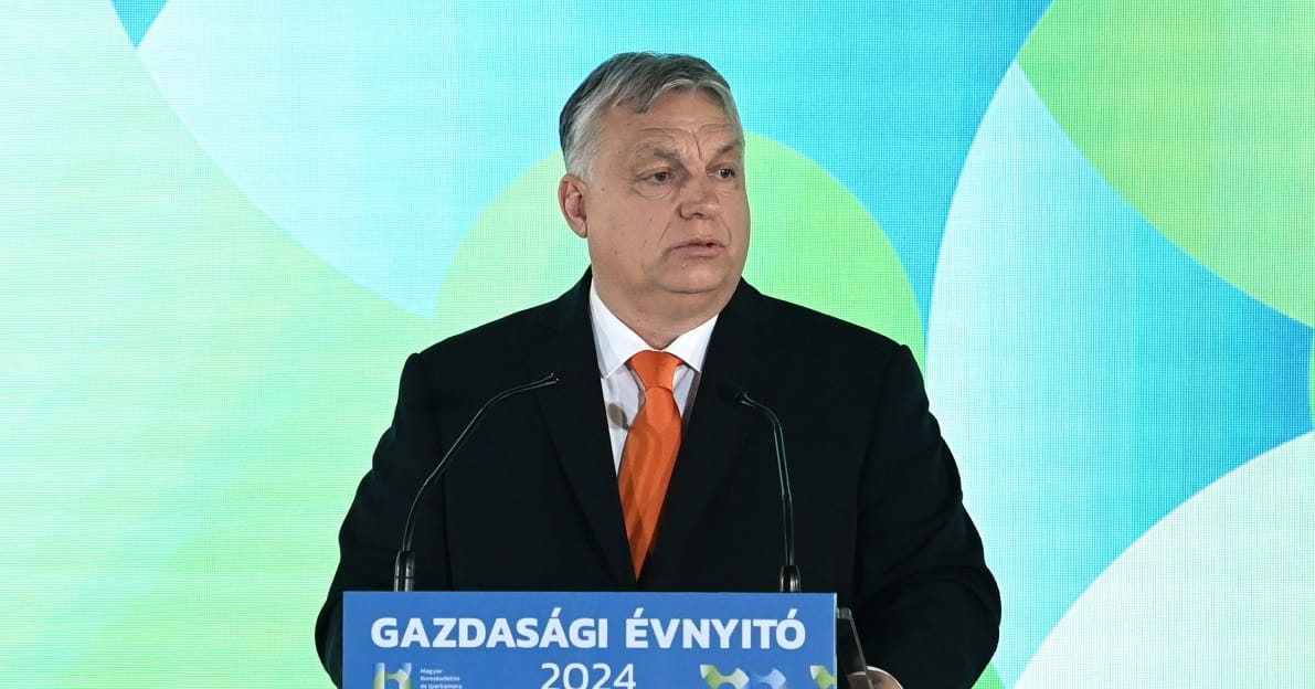 „Orbán Viktor hivatalból mindig egészséges” – akkor is, amikor rekedt
