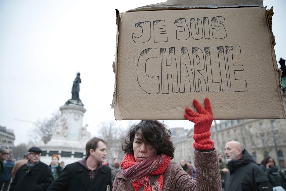 Mécsesgyújtással emlékeznek a Charlie Hebdo elleni támadásra