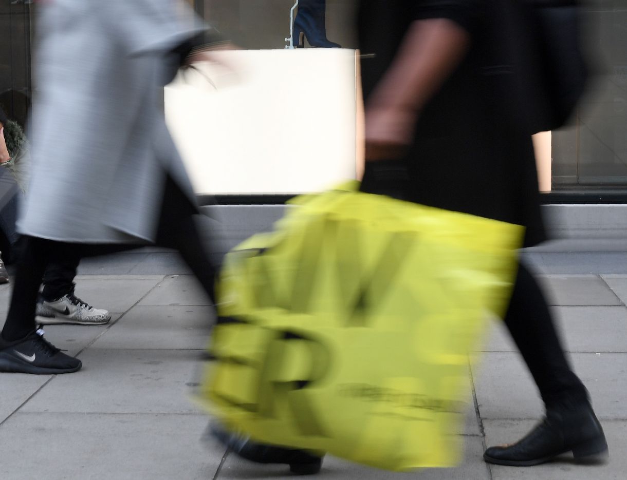Nem bírja a rivális az Aldi és a Lidl árversenyét, kétezer dolgozót küld el