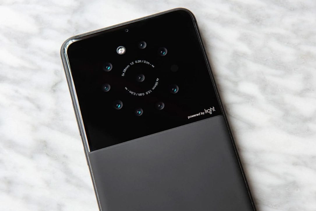 Van itt egy telefon, amelybe 9 kamerát pakoltak
