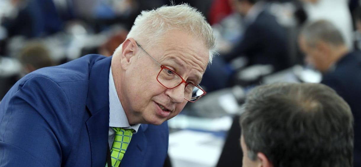 Nyerő lap helyett migránskártyát kaphat Trócsányi Brüsszelben