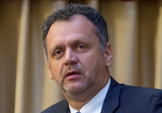 A Simicska-féle Közgép egykori vezetőjét a járvány sem állítja le