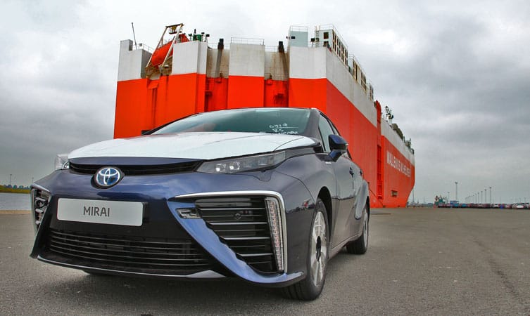 Jobb, ha szokja a látványt, már Európában a Toyota Mirai