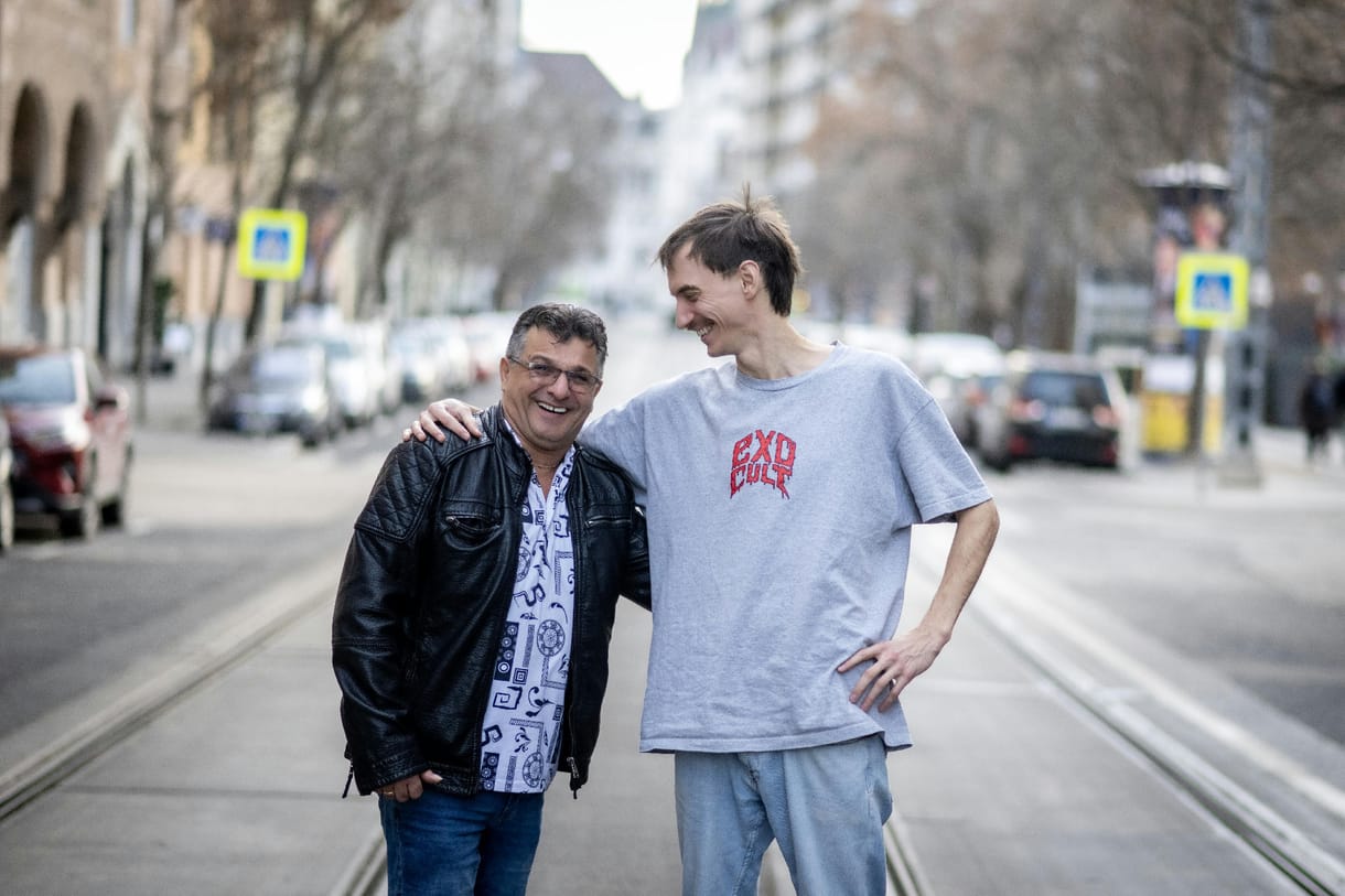 „Ne aggódjatok, ők ezt úgy hívják, hogy pogó, ti nyugodtan táncoljatok mellettük” – közös arénakoncertre készül a Bohemian Betyars és a Parno Graszt