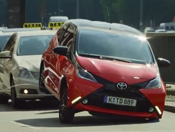 Ennyire megőrülős Toyota reklámot még nem láttunk – videó