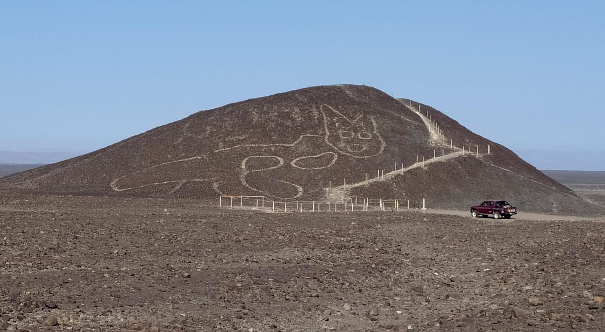 37 méteres Nazca-macskára bukkantak Peruban