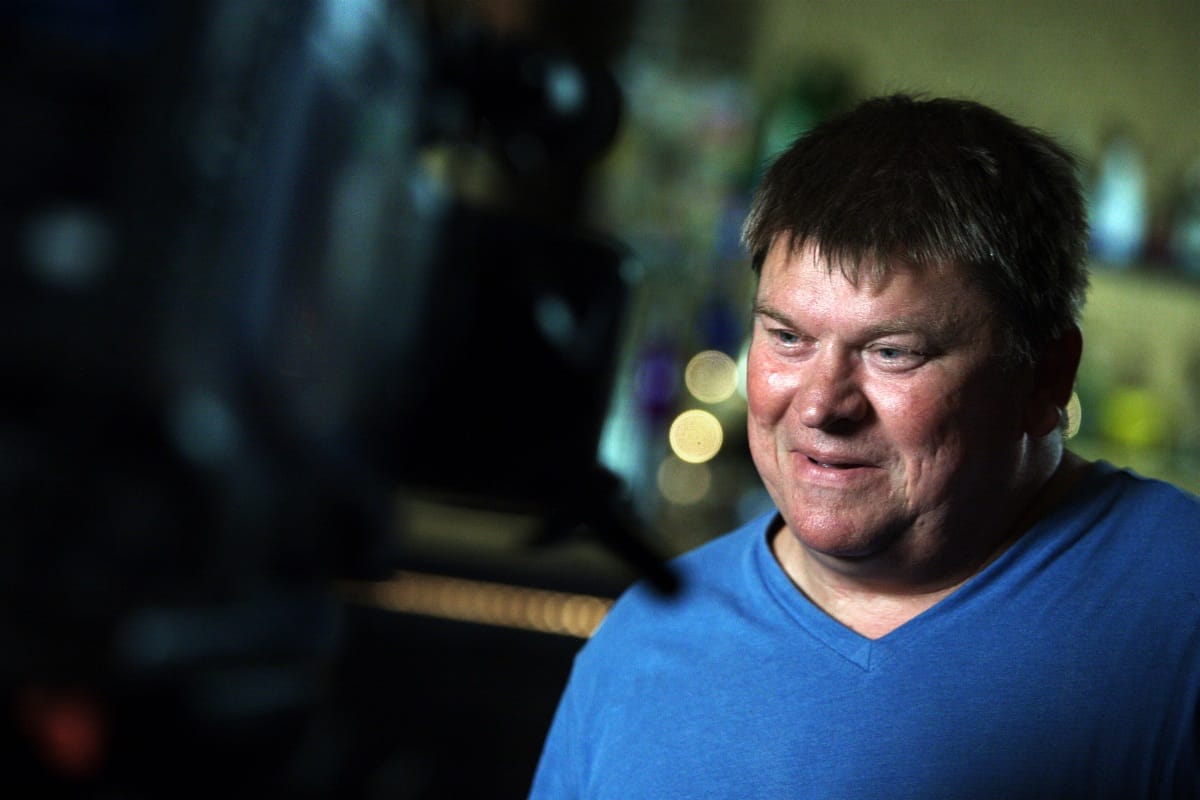 Tagadja a filmesek kirúgását Kálomista