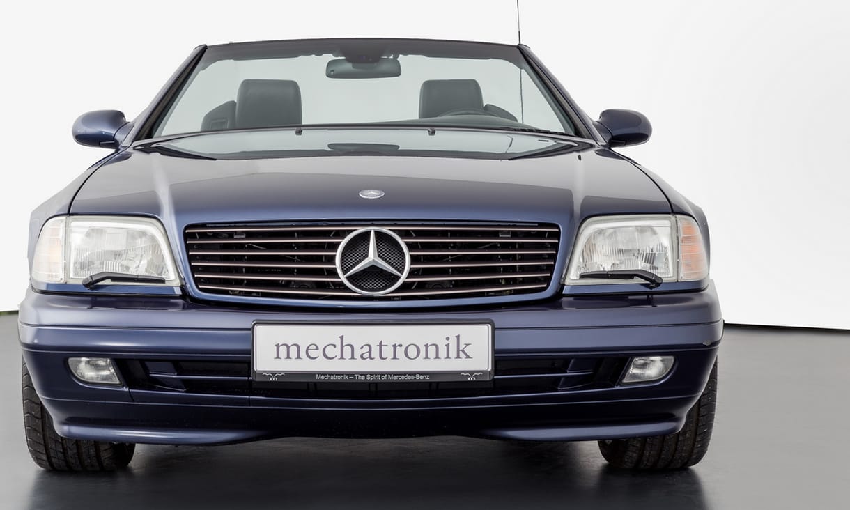 24 éves, de csak 3200 kilométert futott Mercedes SL vár új gazdára