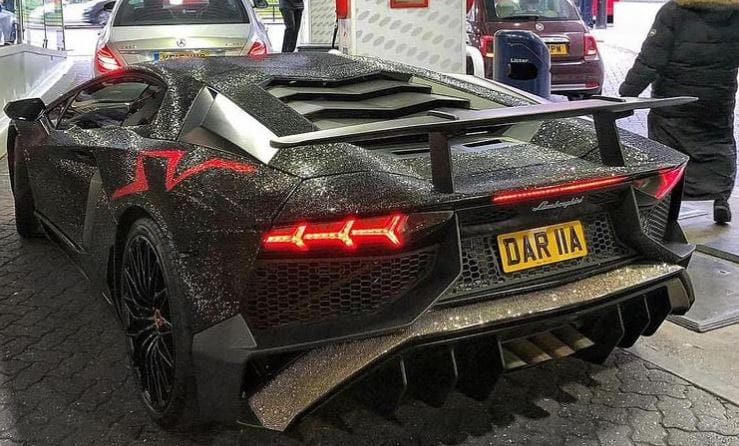 Összetörték a kétmillió Swarovski-kristállyal kirakott Lamborghinit