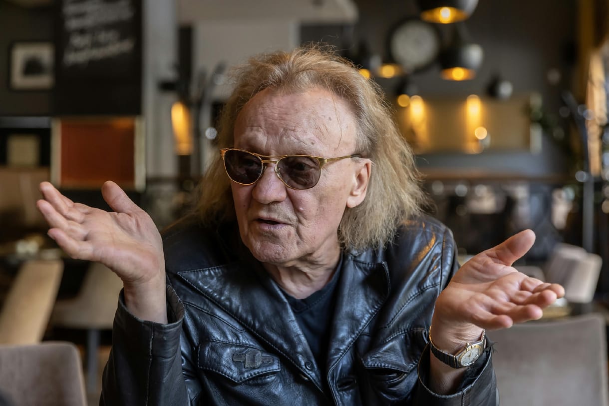 „Máig nem tudom, miért kegyelmeztek meg, talán a könnyeink hatották meg őket” - interjú Charlie-val