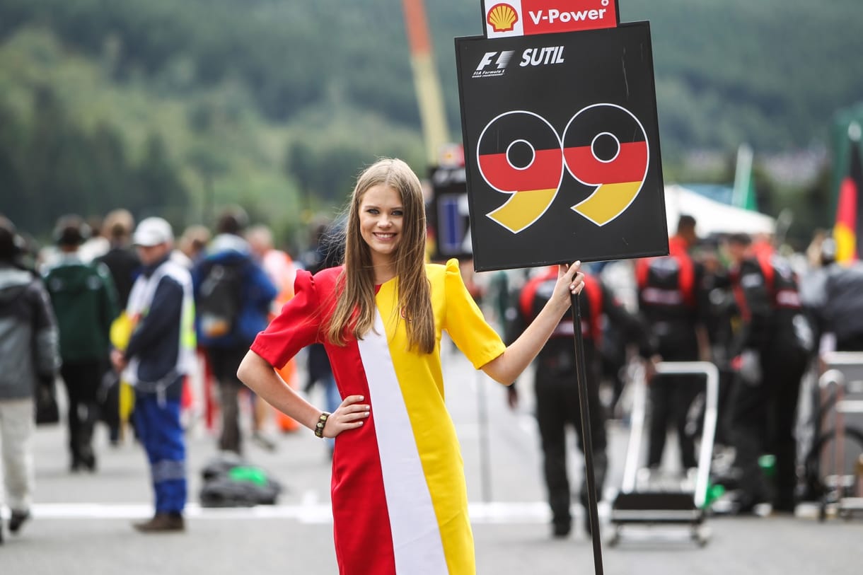 Gyerekekre cserélik a nőket az F1-ben