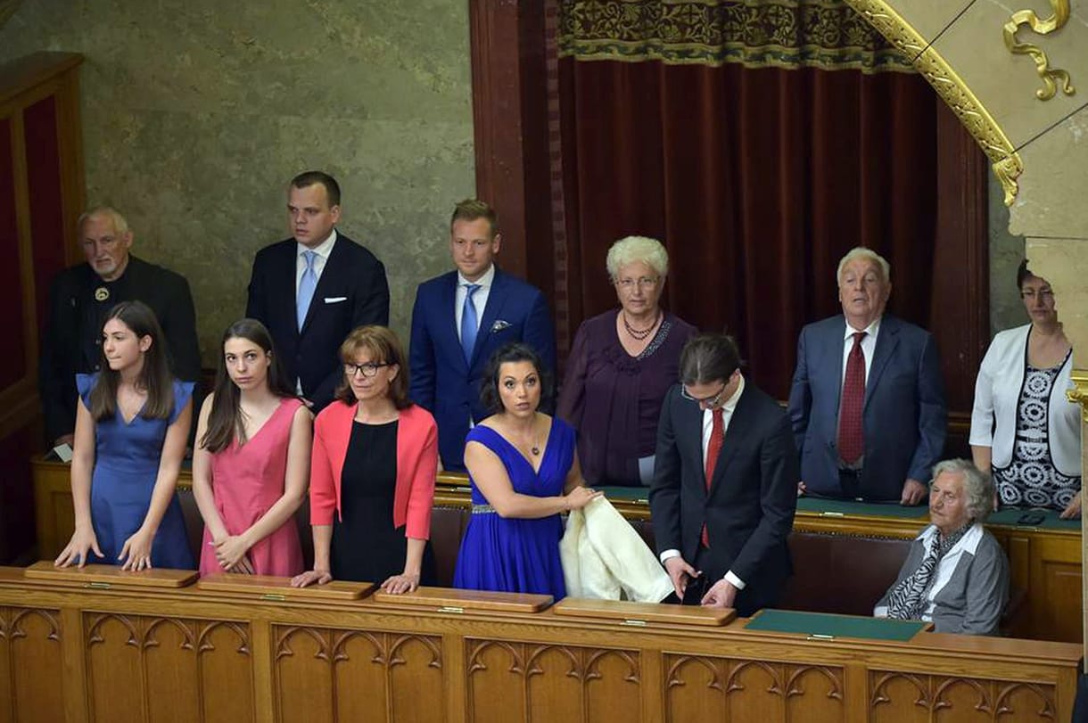 Orbán Viktor nem köteles válaszolni arra, hogy miért dőlnek be sorra családja volt cégei