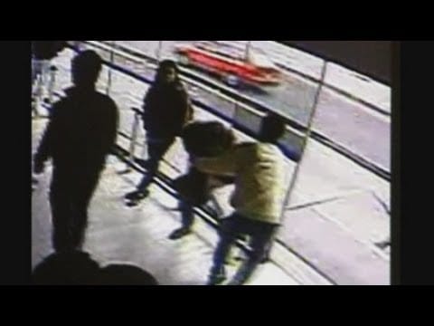 Videó: amikor a mobiltolvaj sorsa egy busz képében szolgáltat igazságot