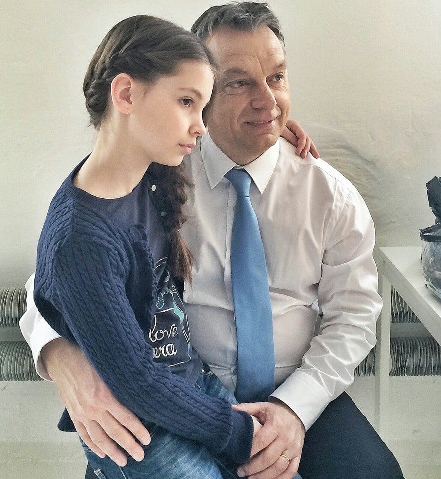 Intim családi fotót posztolt Orbán Viktor a Facebookon