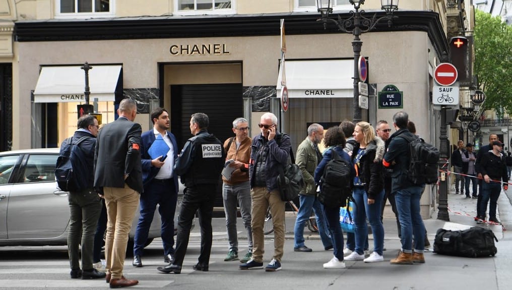 Fényes nappal raboltak ki egy Chanel-üzletet Párizsban