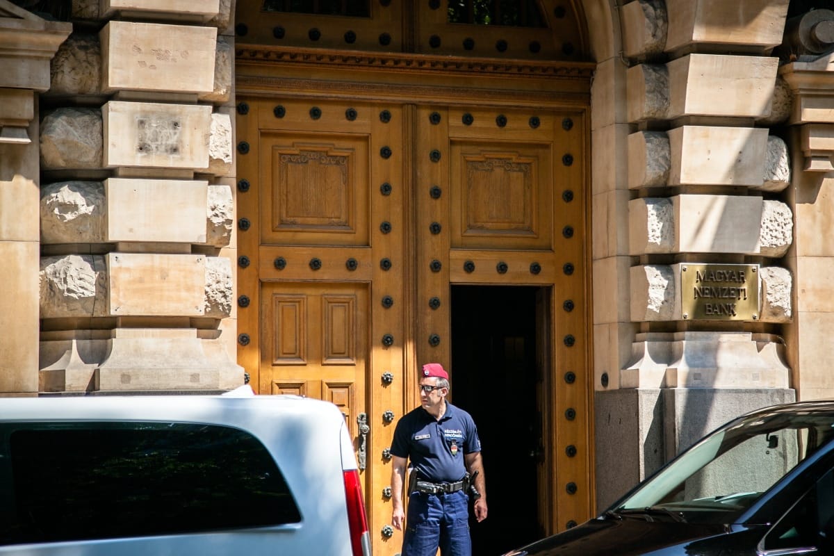 Megtiltotta egy cseh társaság magyarországi működését az MNB