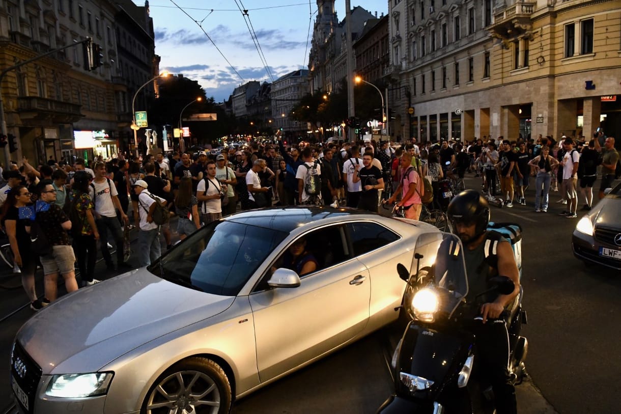 Márki-Zay szerint Orbán elmondta őszödi beszédét, több száz tüntető vonult a városban órákon át