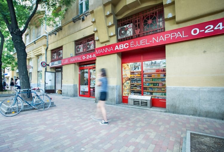 A kijárási korlátozások ellenére éjjel-nappal nyitva lesznek a Manna ABC-k