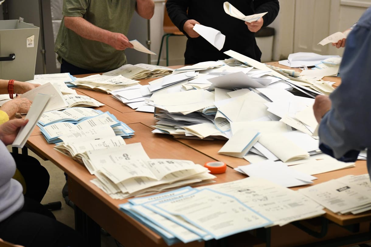 Feleannyian vesznek részt a szavazatszámláló bizottságok munkájában az idei választásokon, mint öt éve