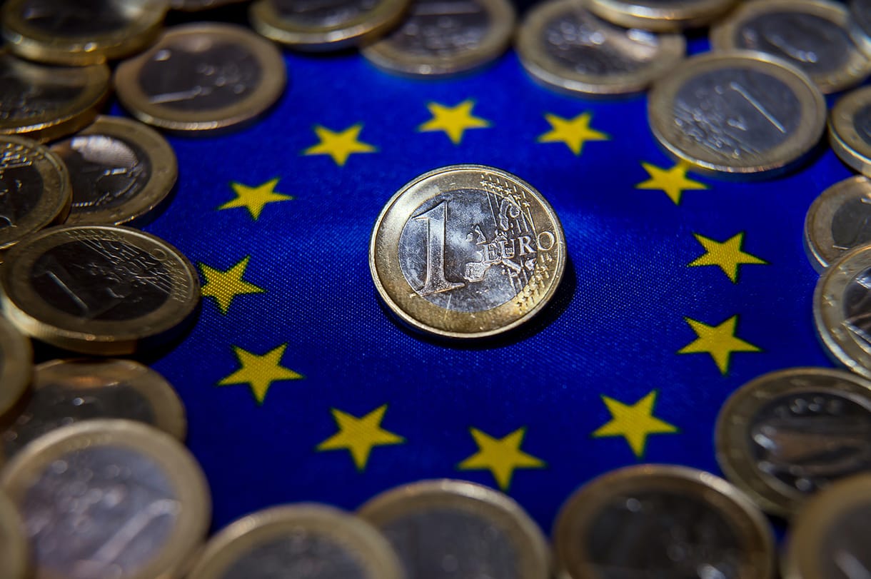 Röpködnek az euró-százmilliárdok az EU-ban, nem lesz könnyű mindenki kedvére elosztani