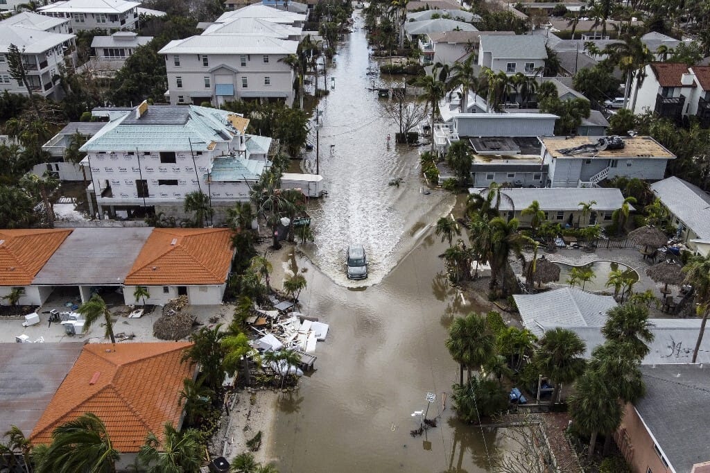Videó: Drónfelvételről mutatják a Milton hurrikán pusztítását Floridában