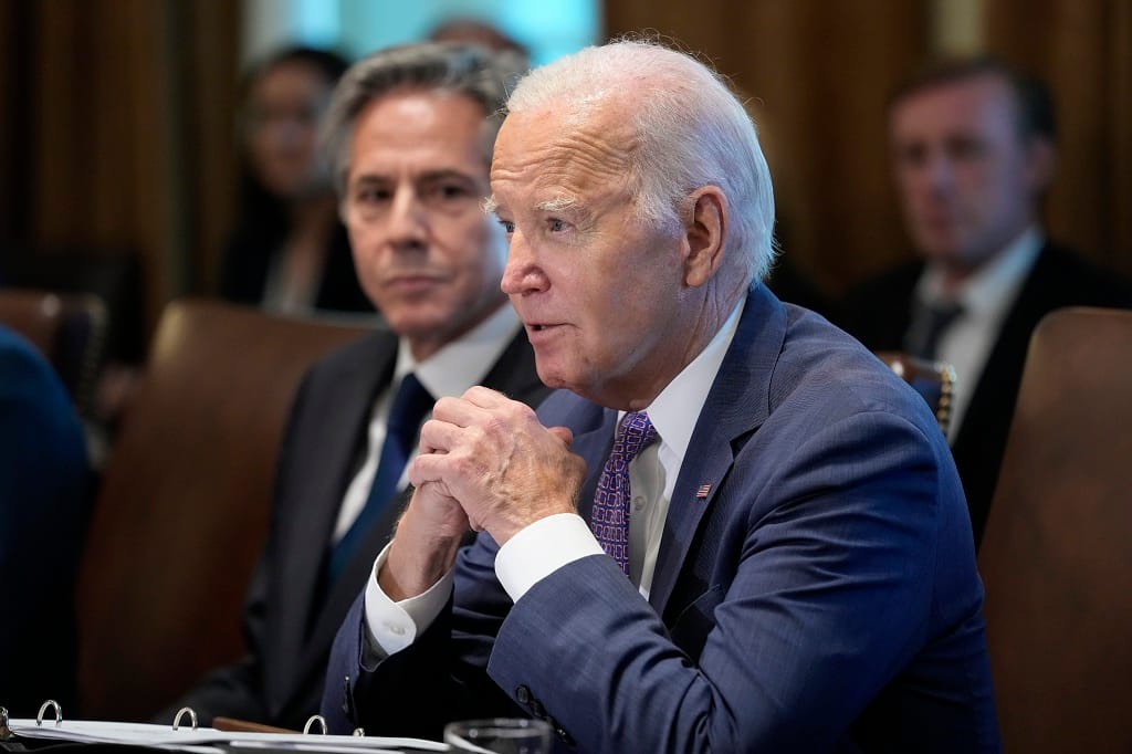 Miközben Irán fenyegeti Izraelt, Joe Biden hirtelen megszakította útját és összehívta a nemzetbiztonsági csapatát