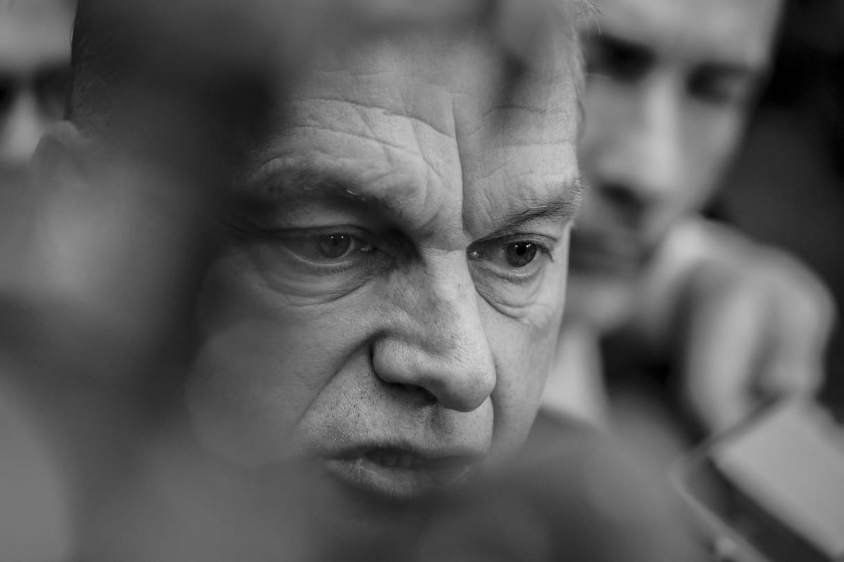 Orbán: Már a védőtávolság és a maszk viselése a védekezés kulcsa, nem az otthonmaradás