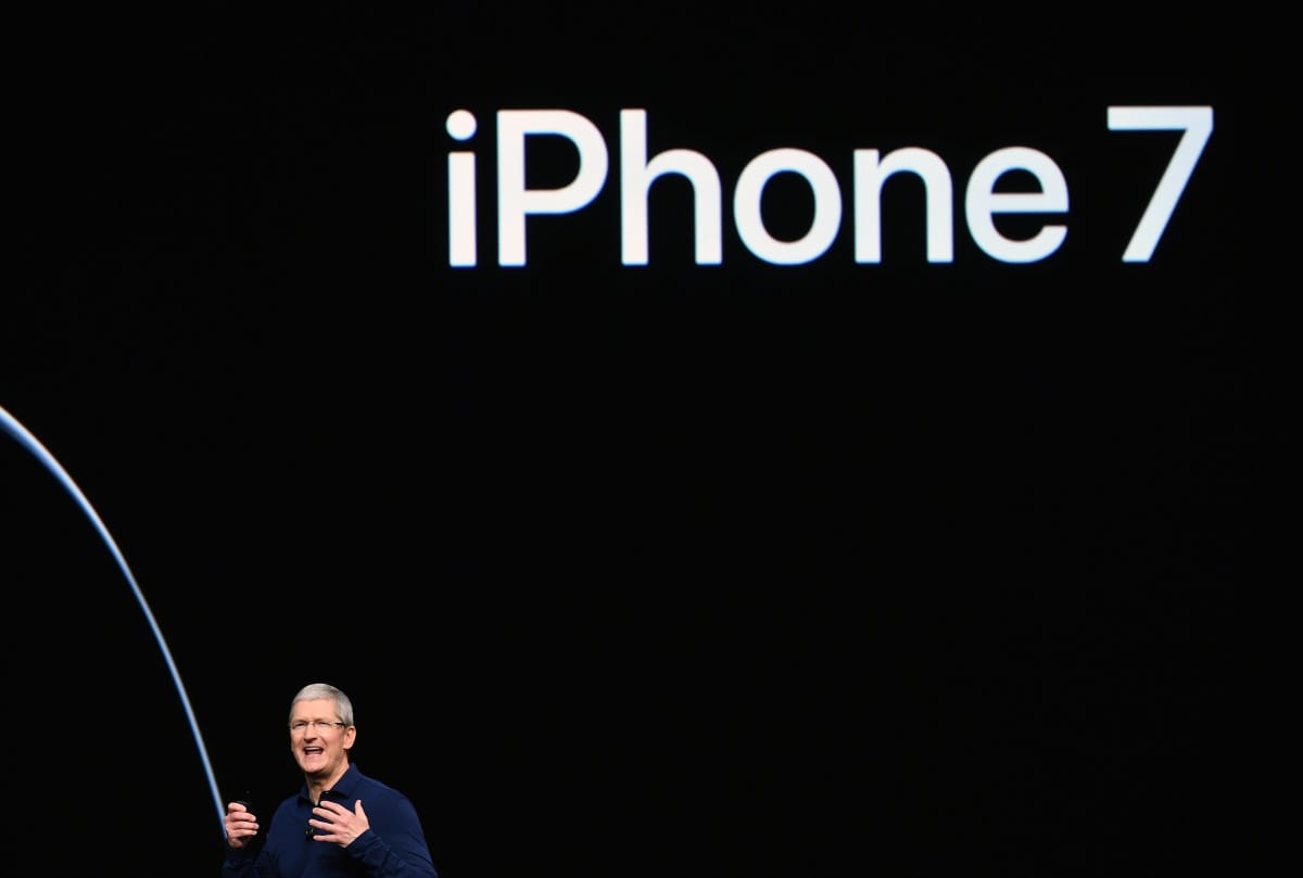 Ezek tényleg megőrültek: ingyen iPhone 7-et kap, aki iPhone Hétre változtatja a nevét?