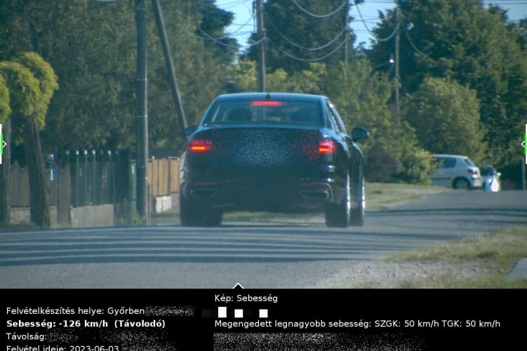 126-tal ment egy autós az 50-es körzetben Győrben