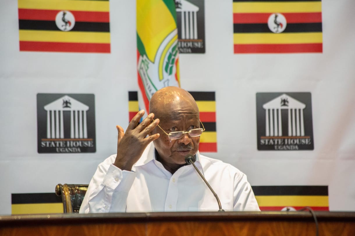 Csalással és megfélemlítéssel nyert a 35 éve hivatalban lévő elnök Ugandában
