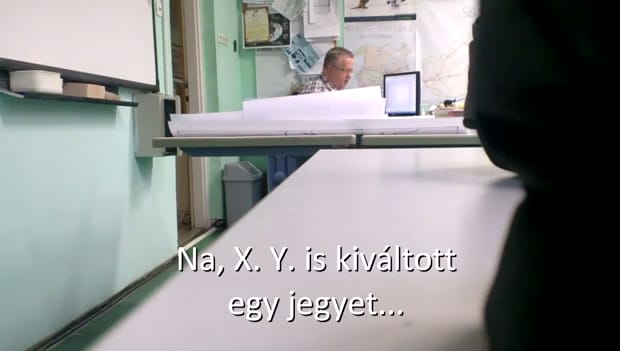 Rejtett kamerás felvétel: pénzért adott jobb jegyet az ofő