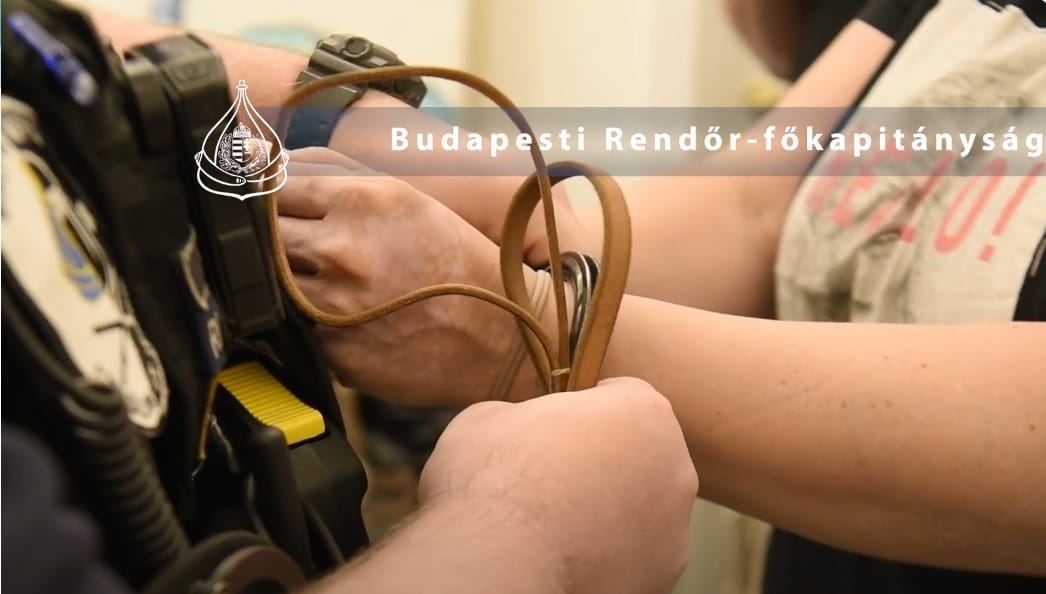 Őrizetbe vették egy budapesti tankerületi központ gazdasági vezetőjét