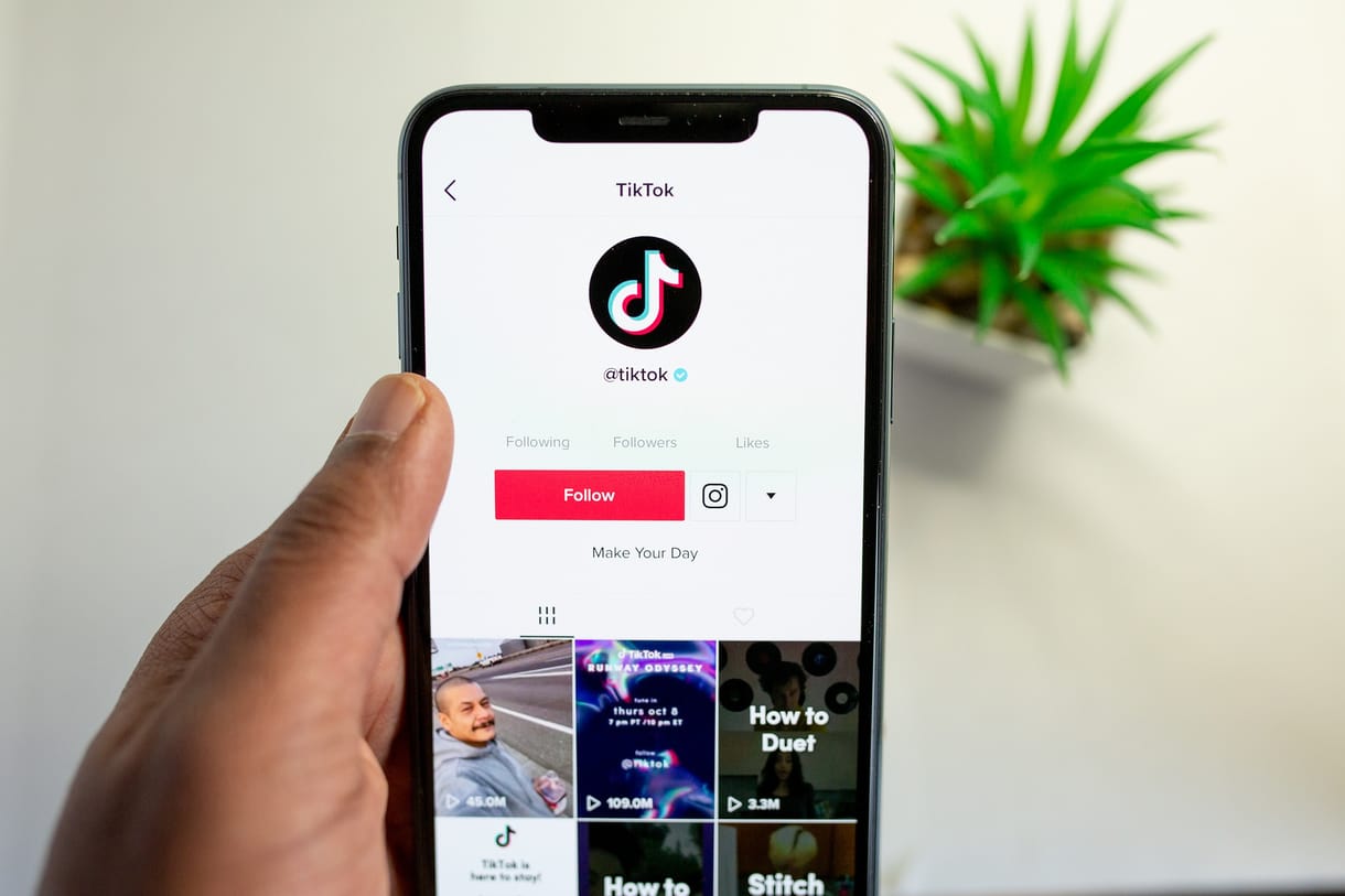 Orosz TikTok-influenszereknek fizetnek, hogy a Kreml propagandáját terjesszék
