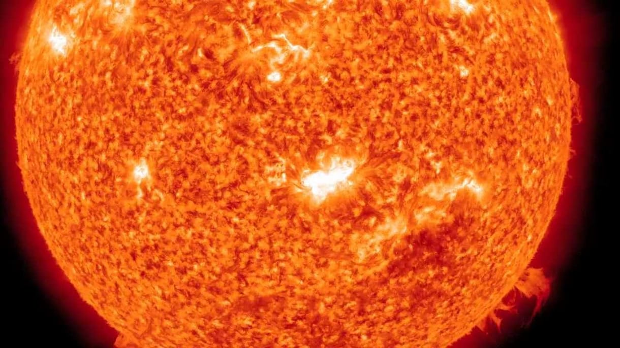 X-osztályú, erős napkitörés tart a Föld felé, a szakértők szerint zavart okozhat