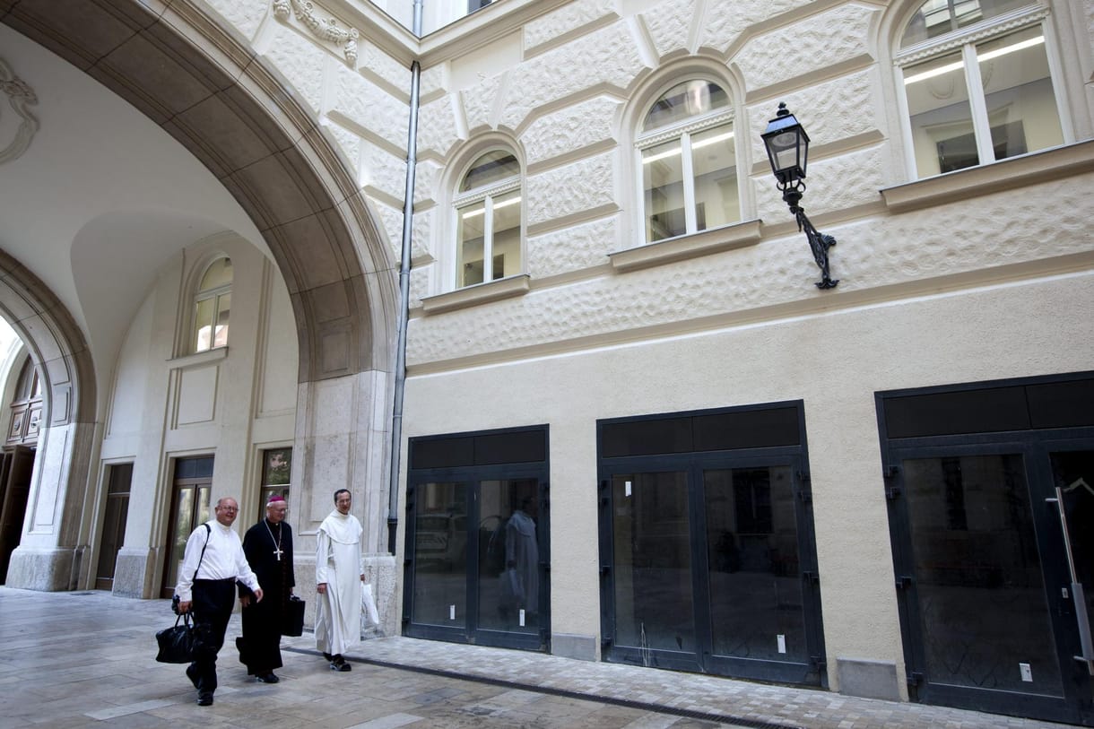 Orbán áldását adja az egyházi ingatlanokra