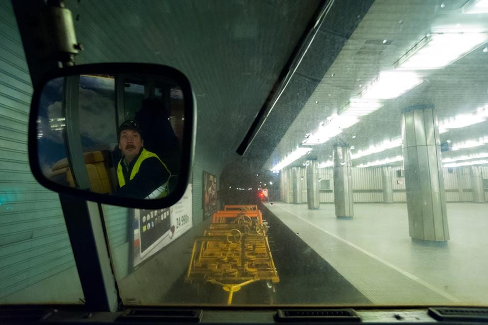Éjjel cserélik a sínt a 3-as metróban - fotók