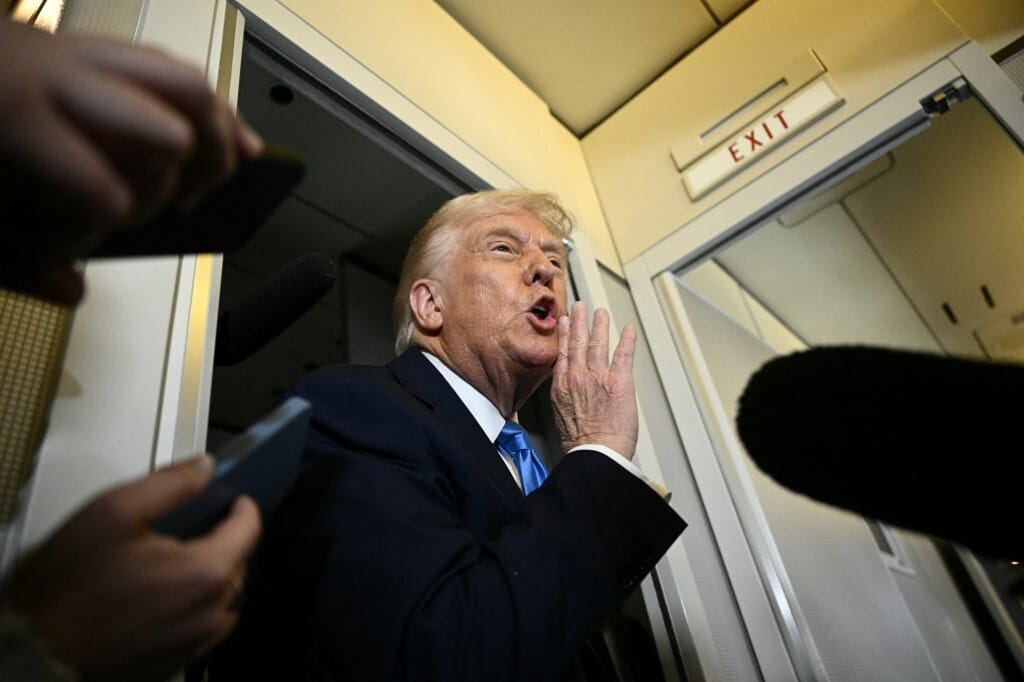 Megszólalt a festő, aki Trump szerint szándékosan festette rondára az elnök portréját