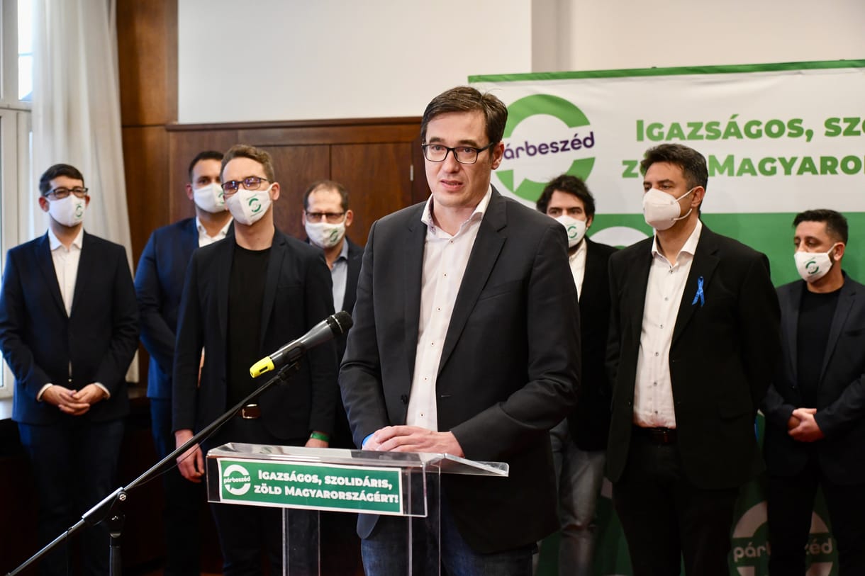 Márki-Zay Péterrel közösen mutatta be Karácsony a Párbeszéd listáját