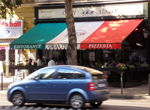 Új kezdeményezés - harmincszoros áron adják a pizzát a politikusoknak
